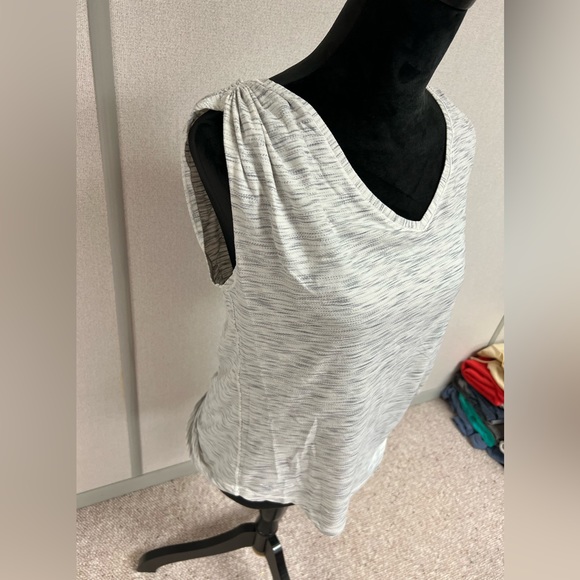 Lululemon white gray tanktop - Picture 4 of 10